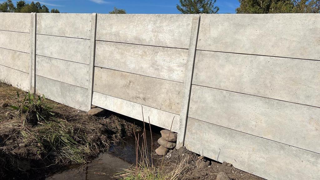 PANDERETA DE HORMIGON DE 2,00 MTS CON BARDA INCLUIDA + 1 PLACON 0.25